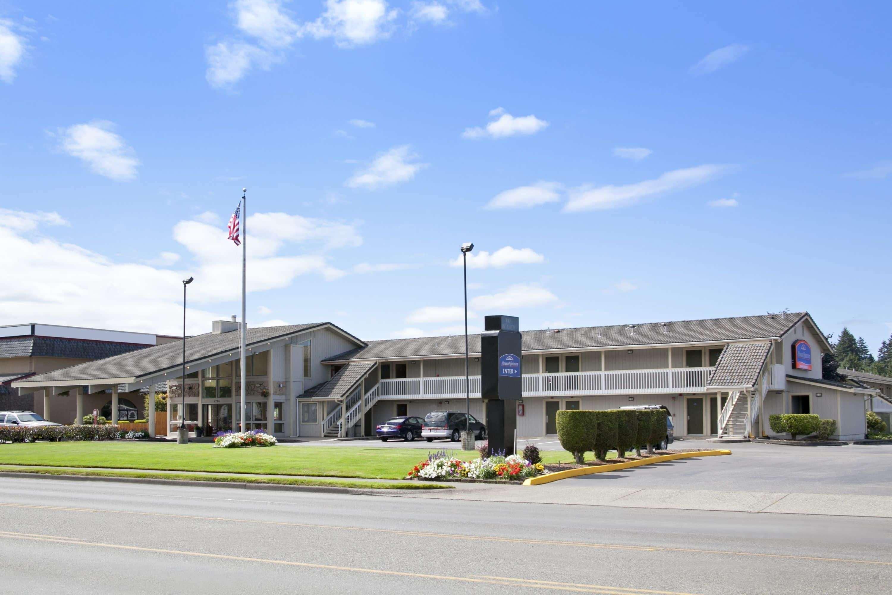 South Tacoma Suites Exterior photo