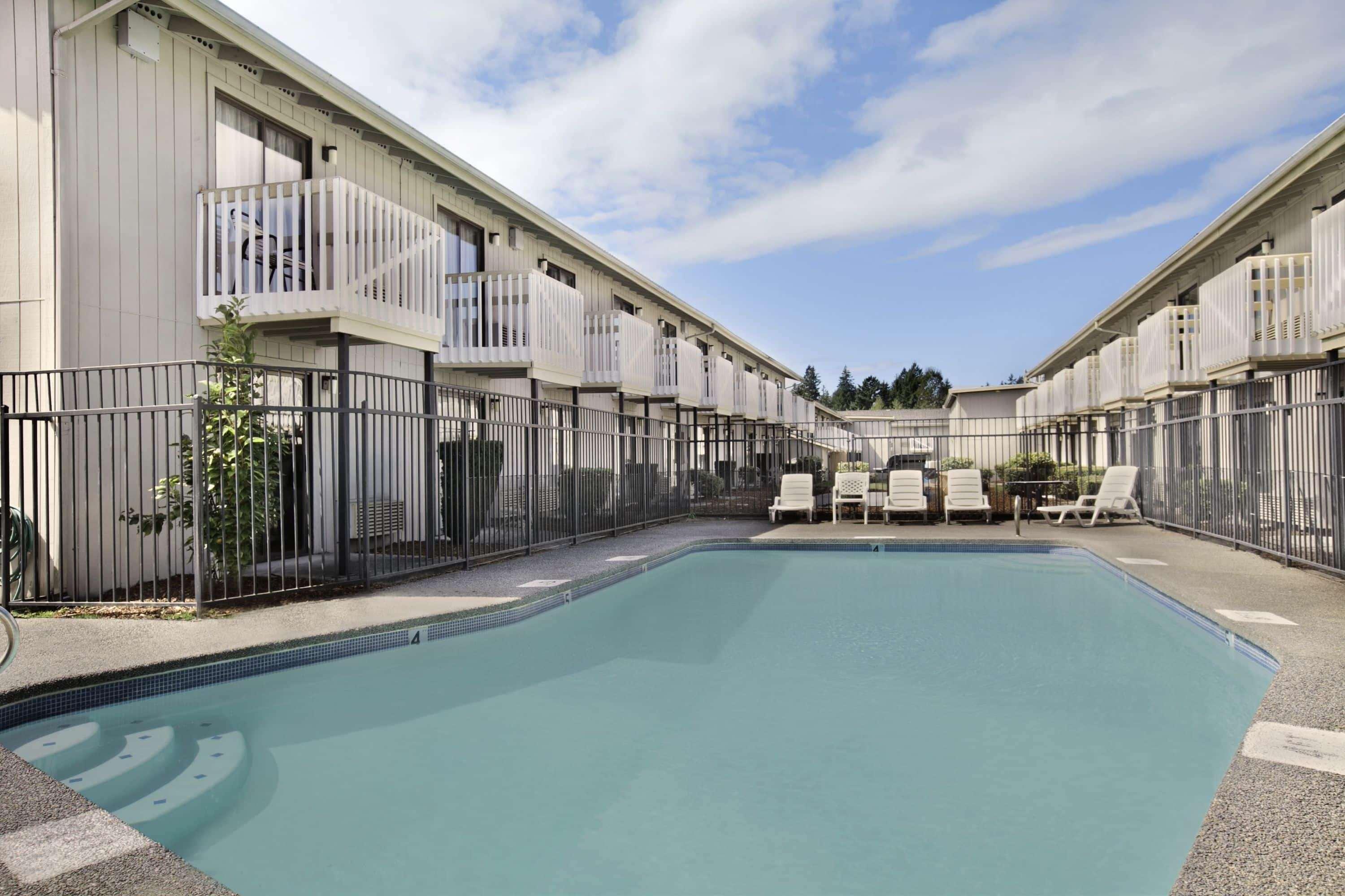 South Tacoma Suites Exterior photo
