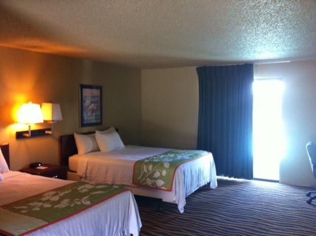 South Tacoma Suites Room photo